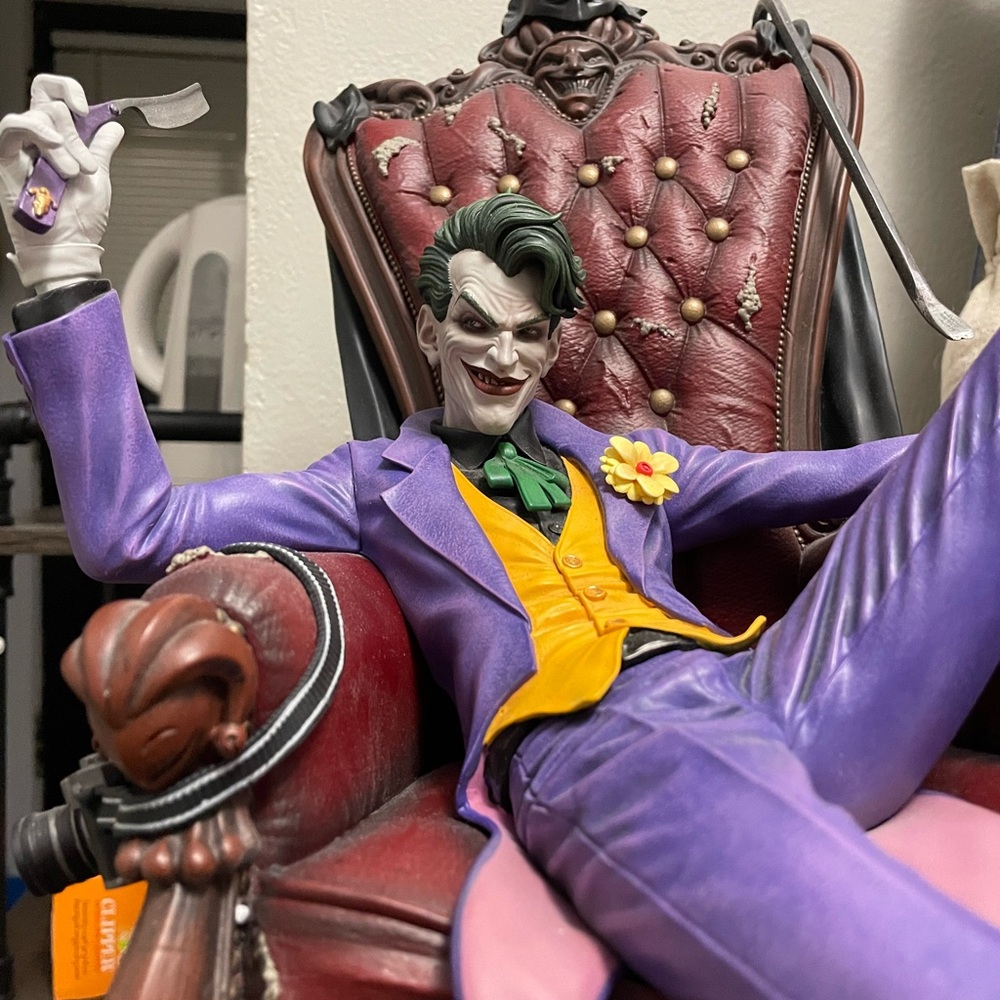 ON HOLD FOR NICOLE- Tweeterhead DC Deluxe Joker Marquette. 1/6 Scale. Used.